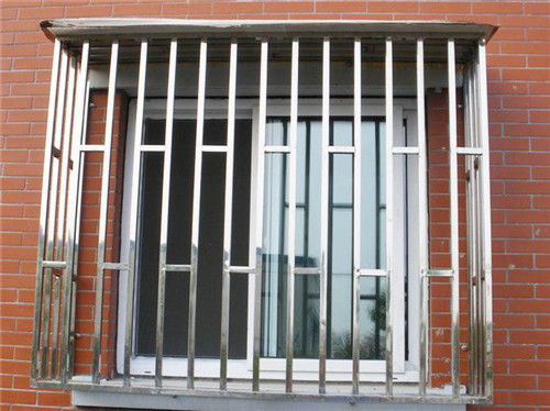 阳台防盗窗的安装
