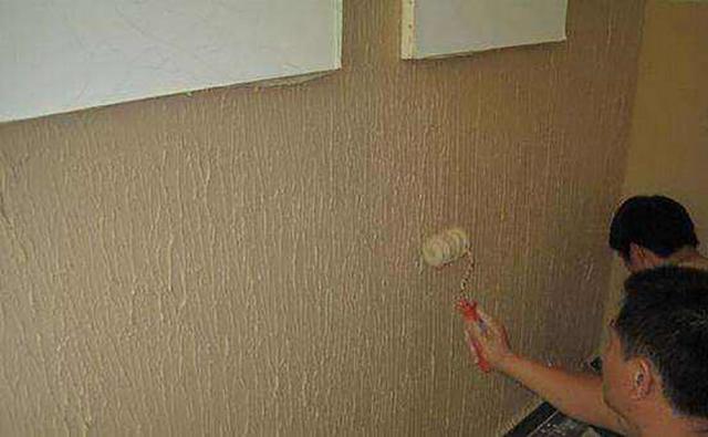 墙面装修，用墙纸、乳胶漆还是硅藻泥好？这一对比，利弊一目了然