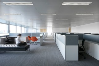 银行公共办公室空间设计效果图