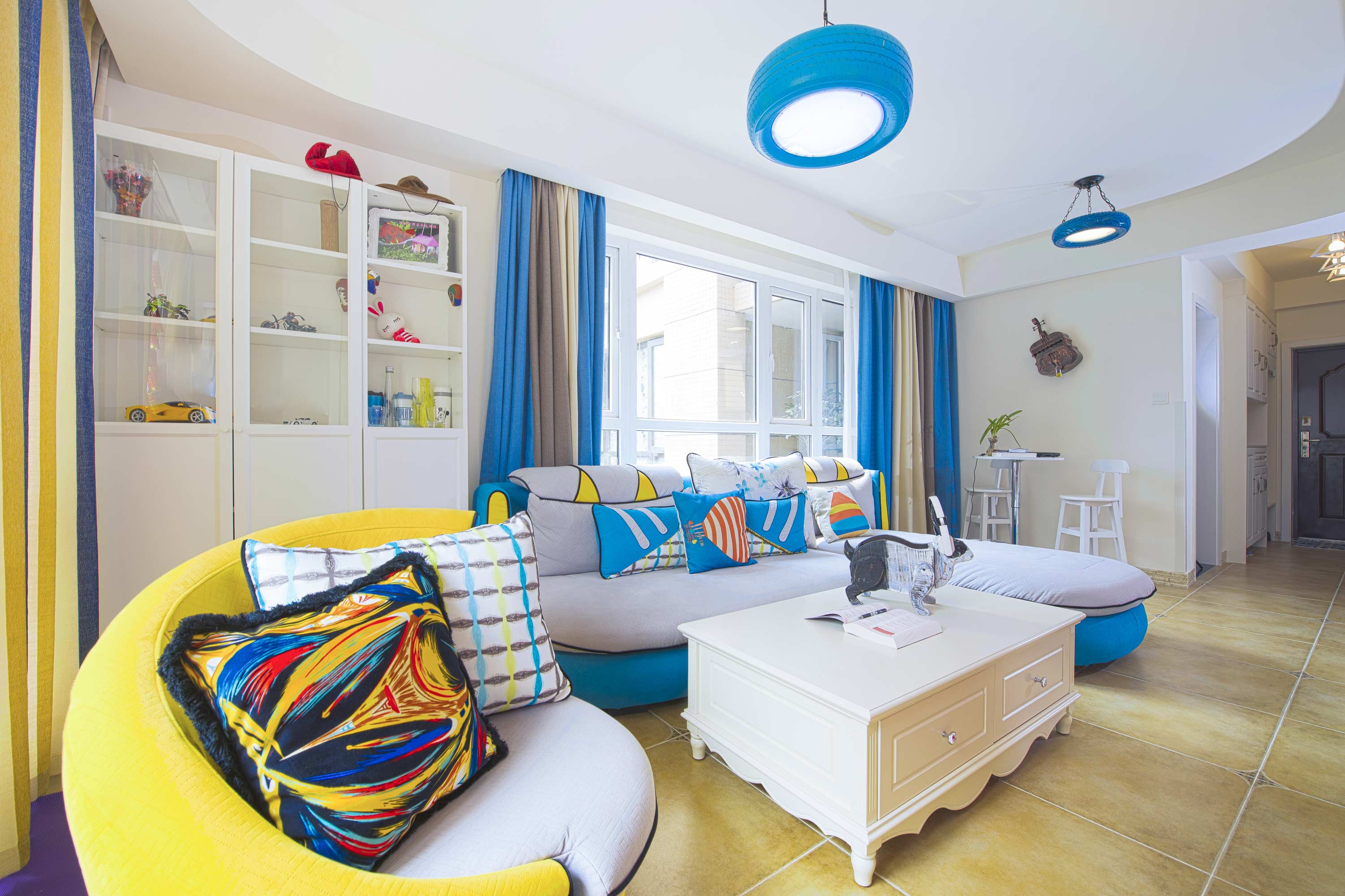 70平米装修,30-50万,10-15万装修,二居室装修,地中海风格,窗帘,沙发,蓝色