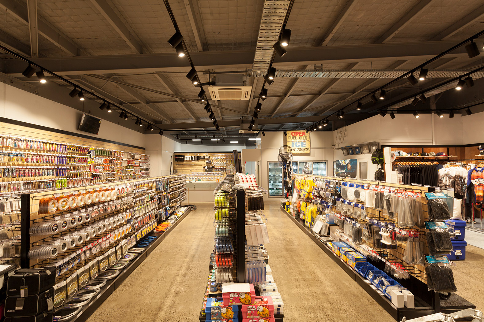 工业风渔具店装修效果图