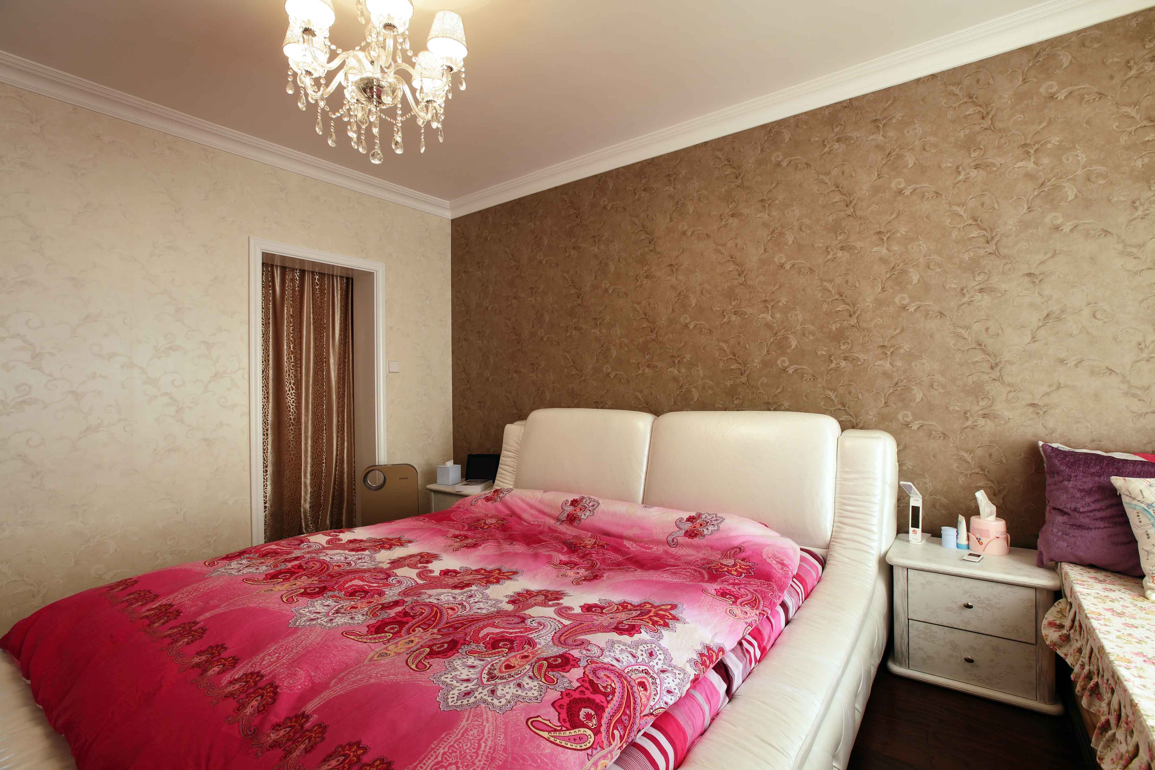 现代欧式风格床头背景墙装修效果图