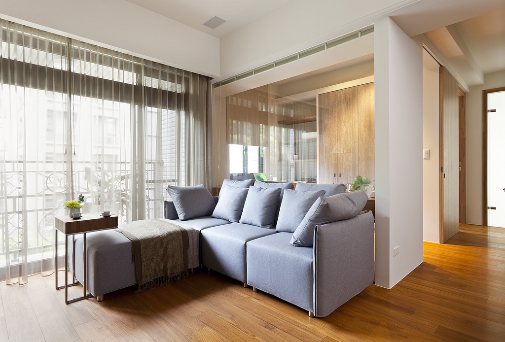 90平现代风格三居装修沙发设计图