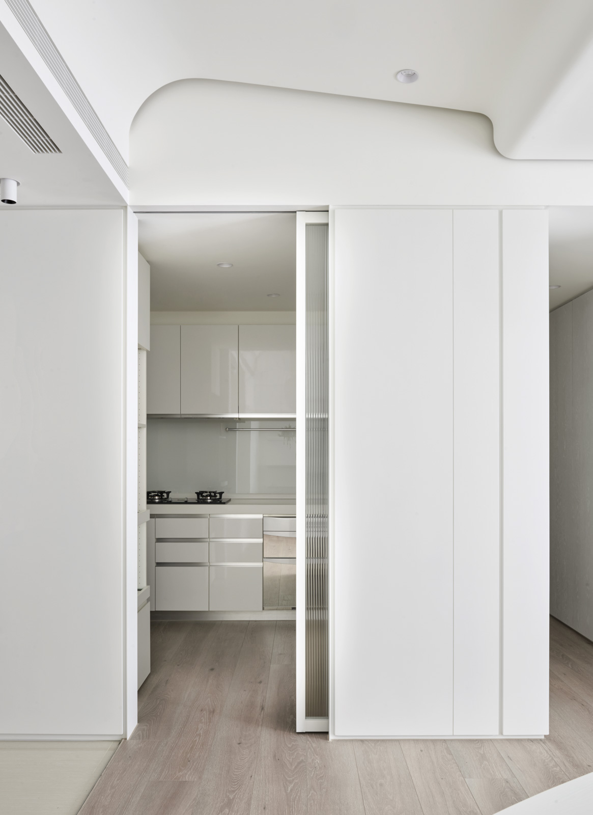 极简风白色公寓厨房装修效果图
