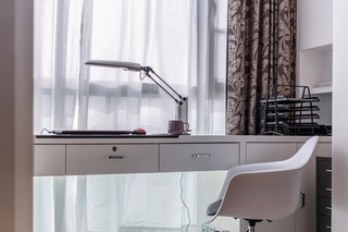 三居室现代简约风格装修书桌设计图