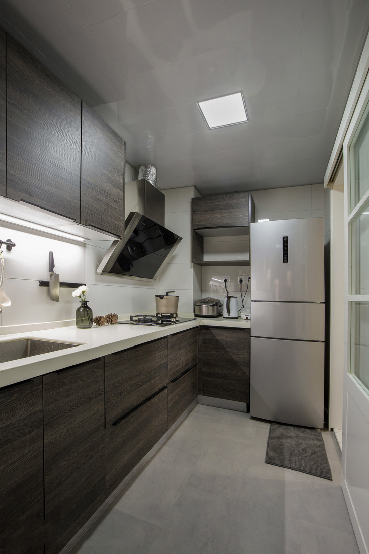 现代简约两居室厨房装修效果图