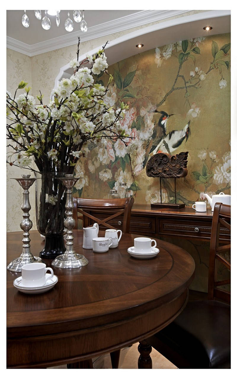 复古美式风三居装修餐桌布置图