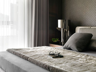黑白灰现代简约卧室装修效果图