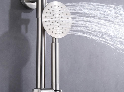自制简易水桶淋浴洗澡图片