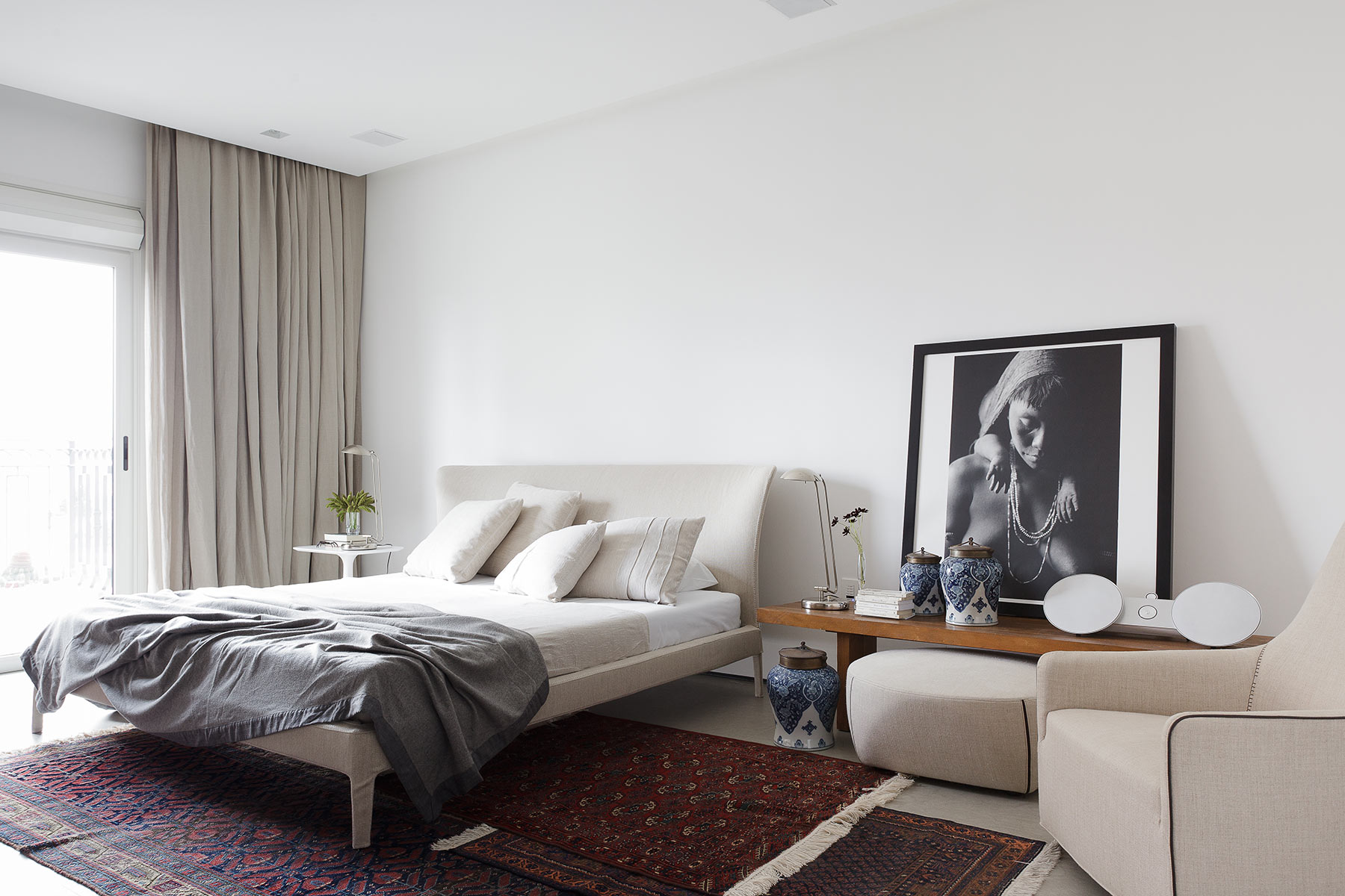 大户型现代公寓卧室装修效果图