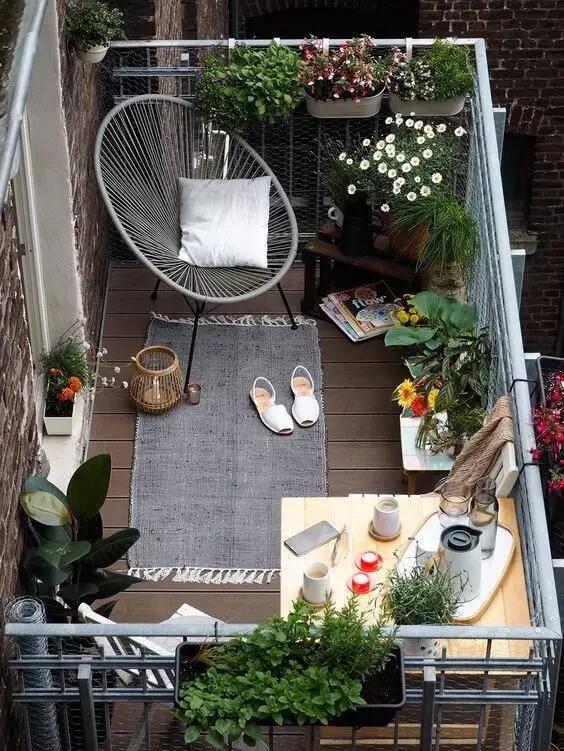 自己DIY打造阳台花园，再不用羡慕花园洋房了