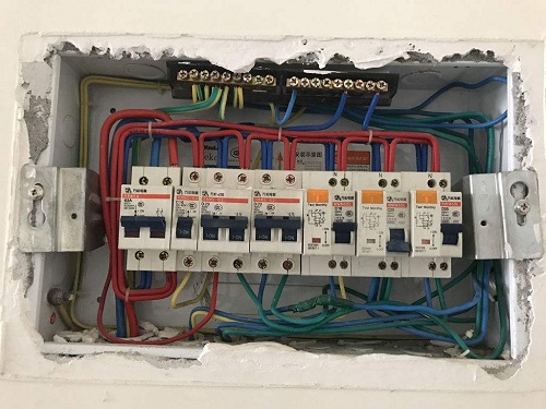 家裡停電了不是跳閘怎麼回事