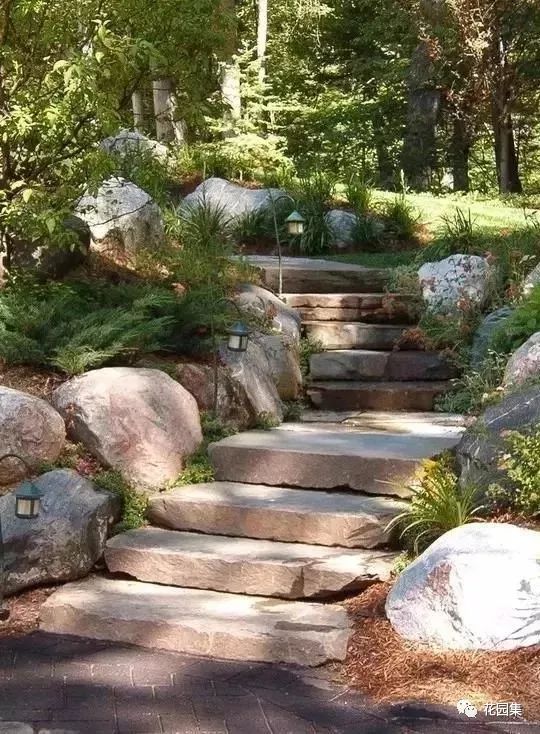 一个墙角一级台阶都是庭院里的一处景