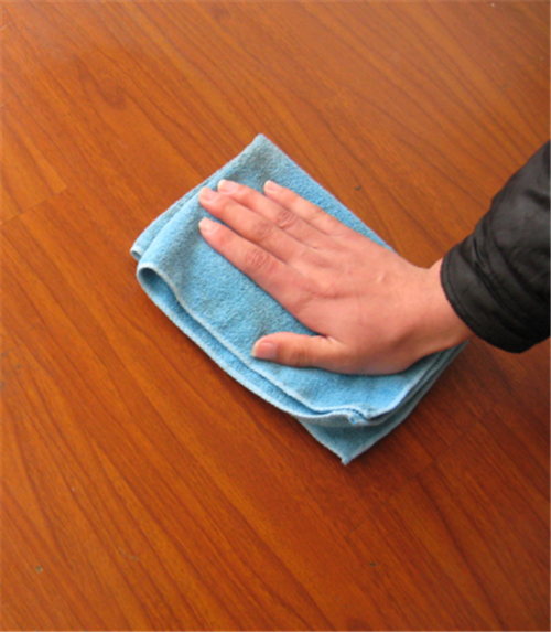 实木复合地板如何清洁保养剂