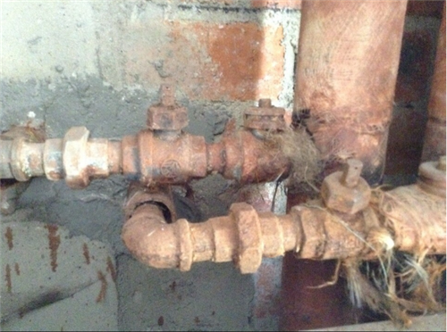 铁水管生锈怎样堵水 水管漏水有哪些原因