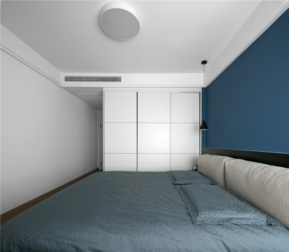 130平现代简约卧室装修效果图
