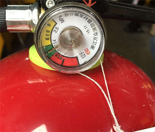 煤气罐压力表指向红色图片