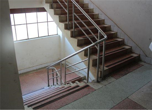 疏散楼梯形式图片