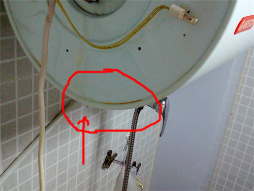 热水器排气阀一直滴水图片