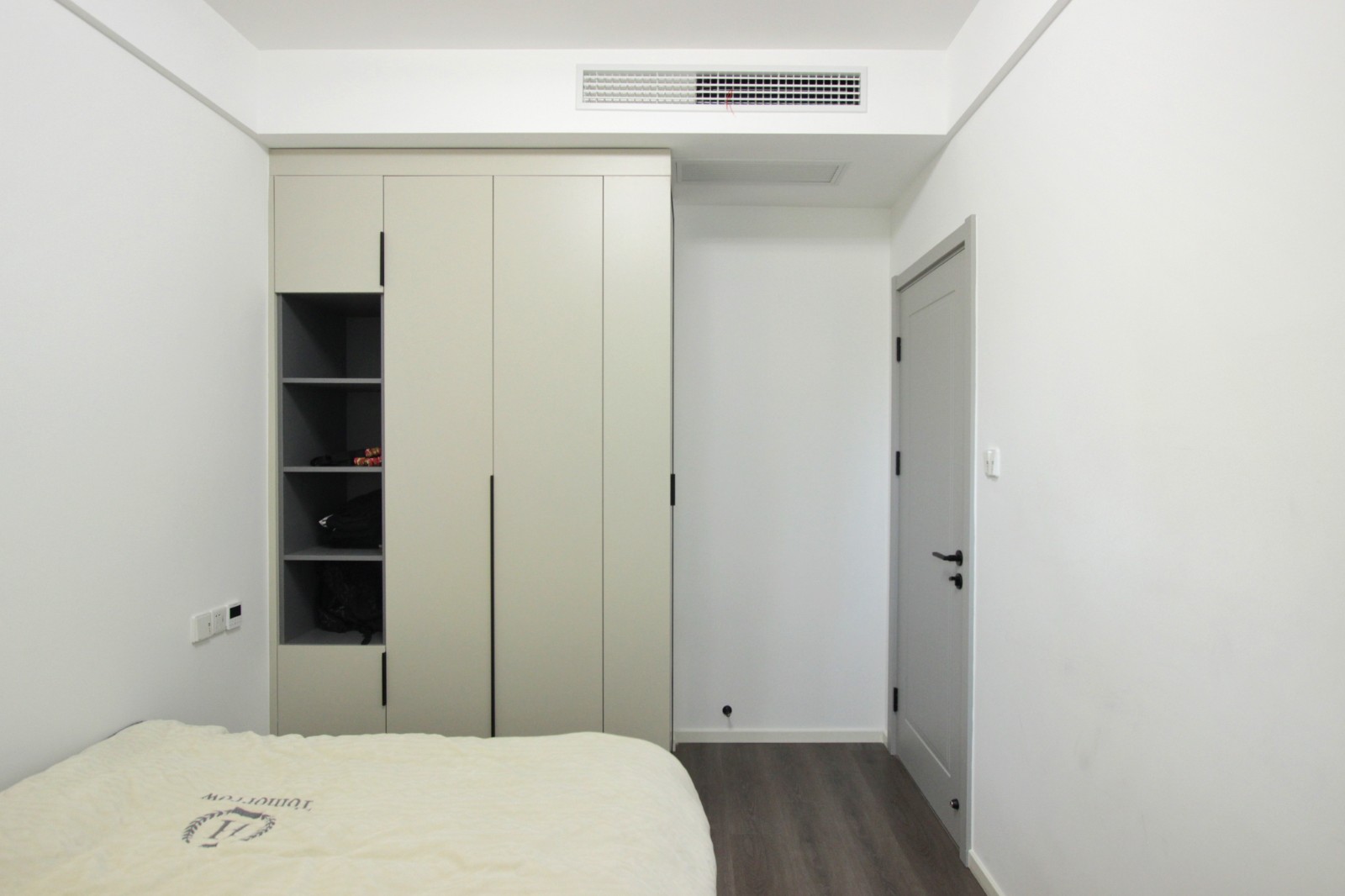 双饰面柜门好还是pet柜门好 29606479.jpg